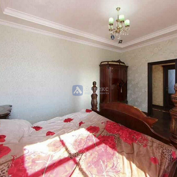 Коттедж 260 м²