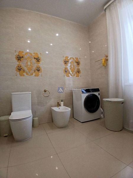 Коттедж 200 м²