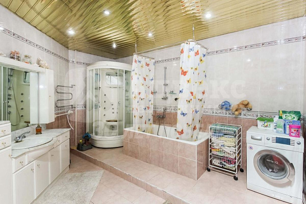 Квартира 4-комн., 242.6 м²