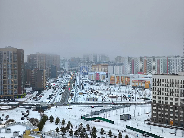 Прекрасный офис на 1 этаже 9-этажного дома ждет своих арендаторов! Общая площадь составляет 92.00 кв.м., что делает этот офис идеальным для различных видов бизнеса. В настоящее время в нем выполнен свежий современный ремонт, который создает уютную и функц