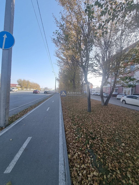 Аренда  помещения  19 квадратных метров.   Помещение расположено на 5-м этаже. На этаже имеются современные места общего пользования, включая санитарные узлы и зону ожидания с кофемашиной.  Вход в помещение осуществляется круглосуточно. Большое  количеств