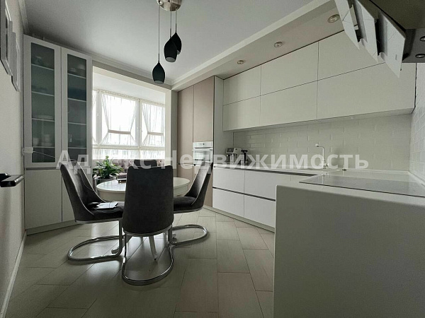 Квартира 3-комн., 82 м²