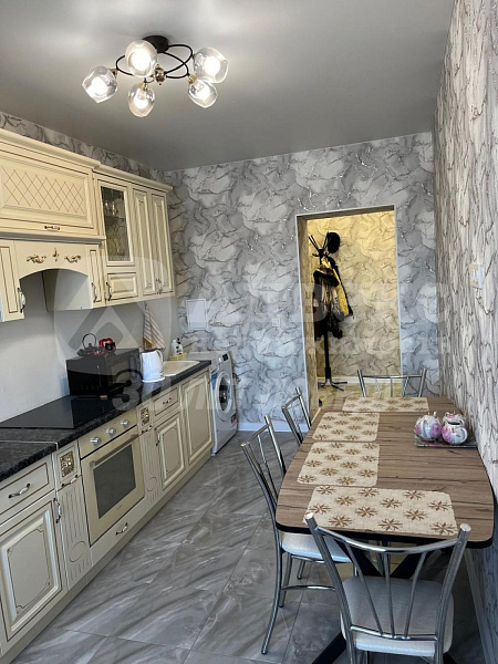 Квартира 2-комн., 65 м²