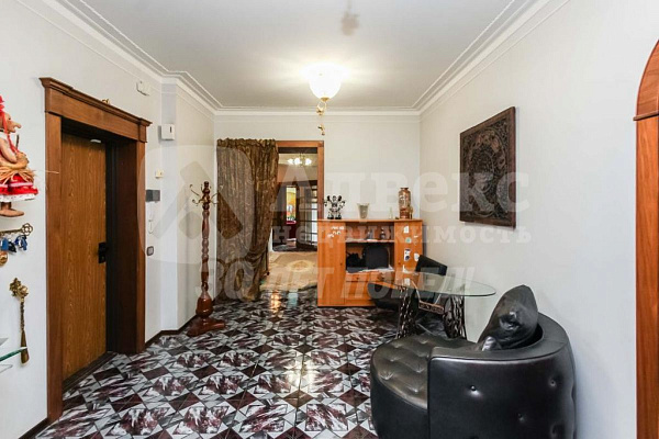Квартира 4-комн., 242.6 м²