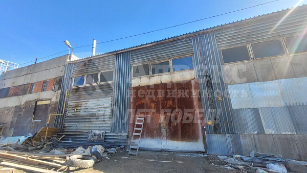 Сдам в арендупроизводственно-складское помещение 200 кв.м.
Помещение тёплое. Кран-балка имеется.
Расположено в районе ММС. 
Вода, электричество, отопление газовое.
Возможно увеличение выделенной мощности.
Санузел в соседнем здании.
Также имеется возможнос