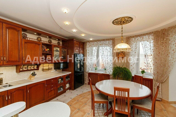 Квартира много-комн., 282 м²