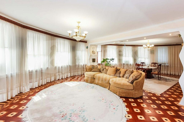 Квартира 4-комн., 242.6 м²