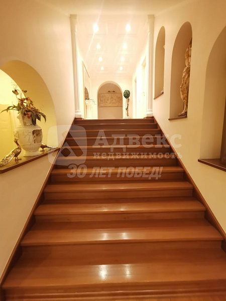 Квартира 4-комн., 233 м²