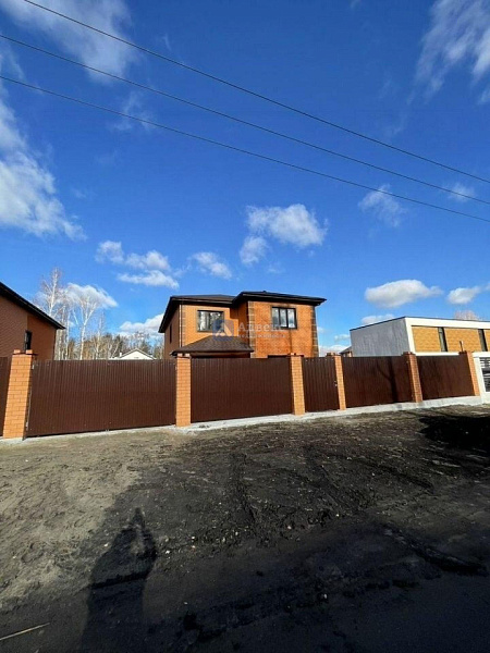 Коттедж 200 м²