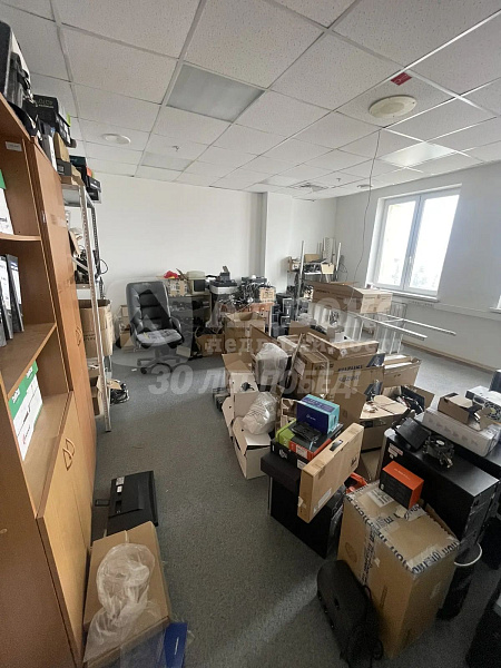 Номер объекта: 572356. Предлагается в аренду офисное помещение площадью 73.18 кв.м. на 3 этаже 6 этажного дома. Помещение состоит из 2 комнат и имеет стандартный ремонт.

Это идеальное место для размещения вашего бизнеса. Офис находится в центре города, в