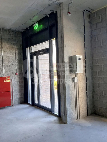 Ищете идеальное место для офиса в центре города? Предлагаем вашему вниманию аренду офиса площадью 54.80 кв.м. на 1 этаже 17-этажного дома. Это идеальное пространство для вашего бизнеса!

Офис имеет одну комнату, что позволит вам организовать удобное рабоч